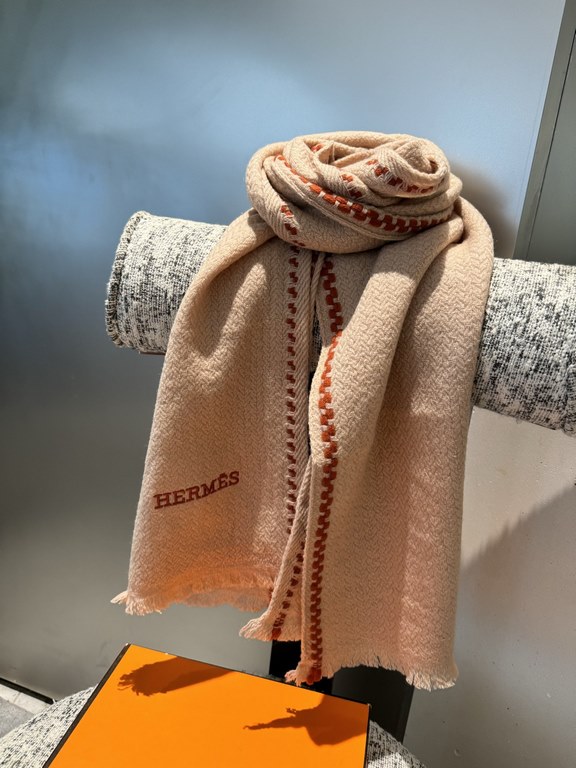 [Hermes double long scarf]    high cutting-edge products    water wave pattern absolutely screaming quality   LOGO embroidered label low-key luxury connotation, this scarf is definitely a treat for yourself to send your 