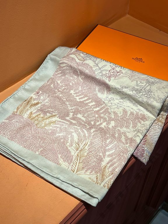 Hermes ~ autumn and winter with a sharp tool   top double-sided same color version of silk cashmere shawl! 1条等于2条】One shawl is equal to two】Point of view is wonderful, the pattern and color matching are super like, anoth