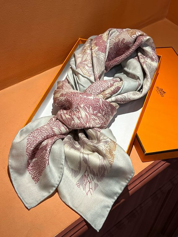 Hermes ~ autumn and winter with a sharp tool   top double-sided same color version of silk cashmere shawl! 1条等于2条】One shawl is equal to two】Point of view is wonderful, the pattern and color matching are super like, anoth