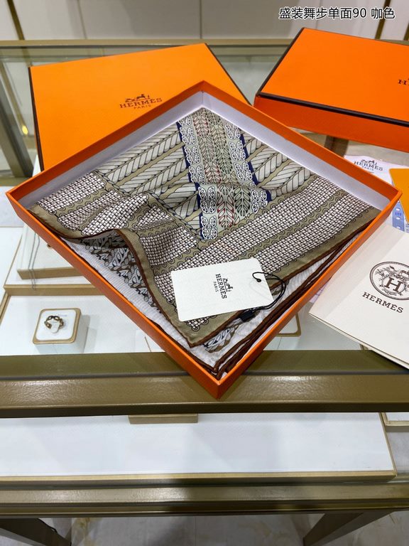 New   Buy all say good-looking   Recommended   [dressage one-sided 90] silk square scarf, top craftsmanship value   Hermes counter models     three-dimensional presentation of the pattern pattern in kind grade is extreme