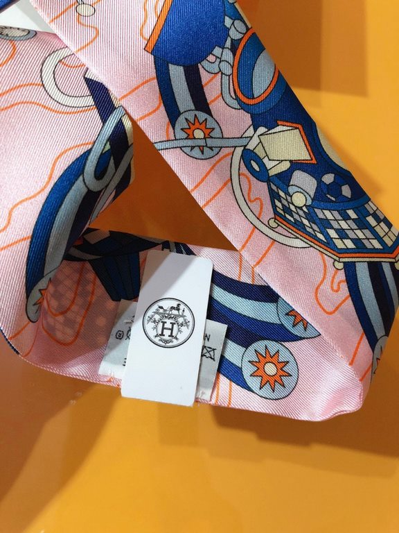 PricesPHMS2283   Hermes new Twilly [Scarf Odyssey]  top twill silk to create ultra-fine prints The handwriting is very clear Definitely a first choice for gift-giving and self-use   Ribbons can be wrapped around the neck