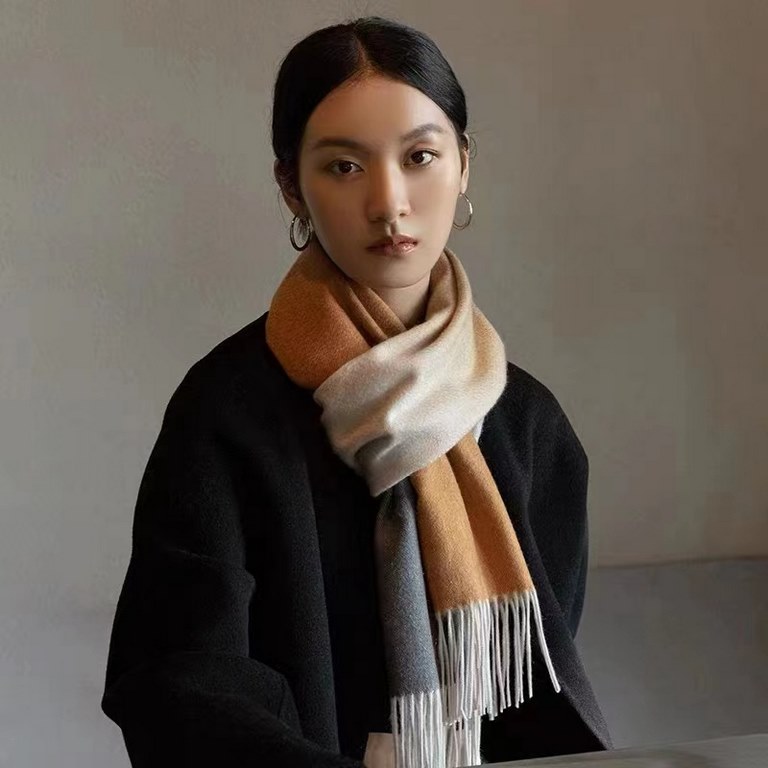 Too beautiful   Hermes beauty to scream   counter latest models   England and Europe and the United States model multi-color gradient is another that is fashionable and practical large scarf 