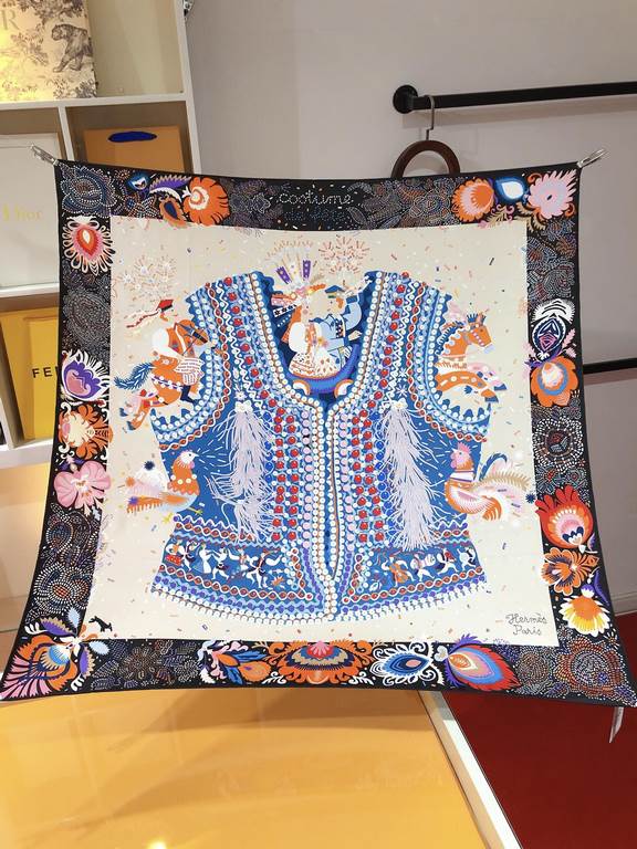 SHMS2327 ORIGINAL HERMES [Fancy Dress Celebration] 90cm Silk Square Scarf  The print comes from traditional Polish wedding attire! You may have stared in amazement at the fact that you have arrived in a marvelous wonderl