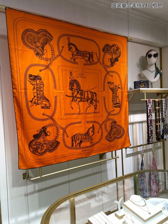 Cashmere new    Buy all say good-looking   Recommended  [Feast Banquet Cashmere 140] Double-sided same color cashmere square scarf, top craftsmanship super value   Hermes counter pop-ups    three-dimensional presentation