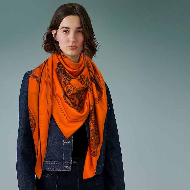 Cashmere new    Buy all say good-looking   Recommended  [Feast Banquet Cashmere 140] Double-sided same color cashmere square scarf, top craftsmanship super value   Hermes counter pop-ups    three-dimensional presentation