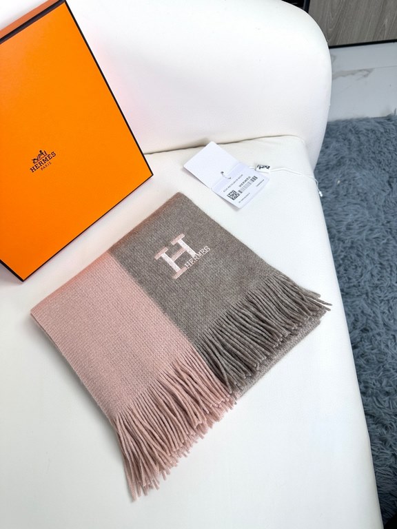 Price New! 2023 men and women with the same models, 100% pure cashmere Hermes (Hermes) synchronization counter, high-end cashmere knitted scarf! Can be formal, can be casual, very Classical design. This is a difficult kn