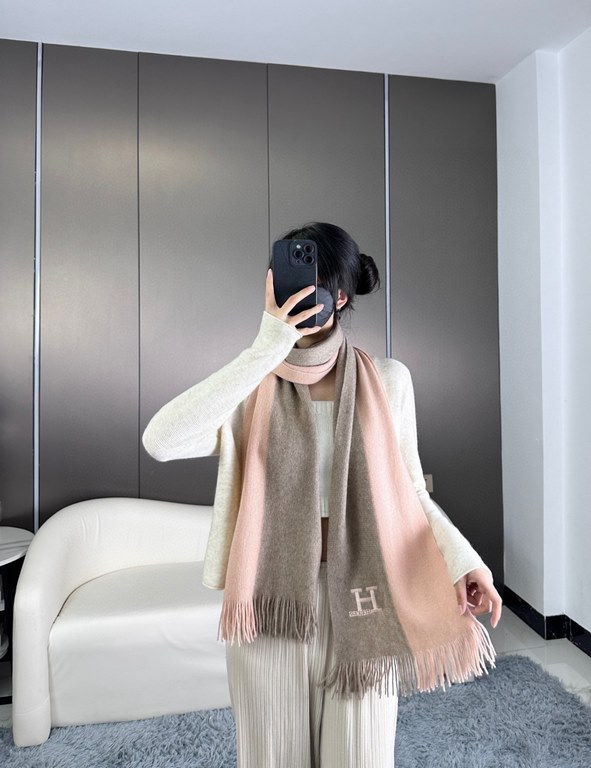 Price New! 2023 men and women with the same models, 100% pure cashmere Hermes (Hermes) synchronization counter, high-end cashmere knitted scarf! Can be formal, can be casual, very Classical design. This is a difficult kn