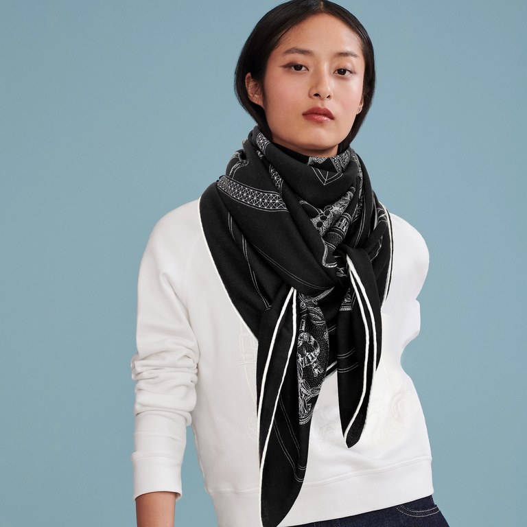 Cashmere new    Buy all say good-looking   Recommended  [Feast Banquet Cashmere 140] Double-sided same color cashmere square scarf, top craftsmanship super value   Hermes counter pop-ups    three-dimensional presentation