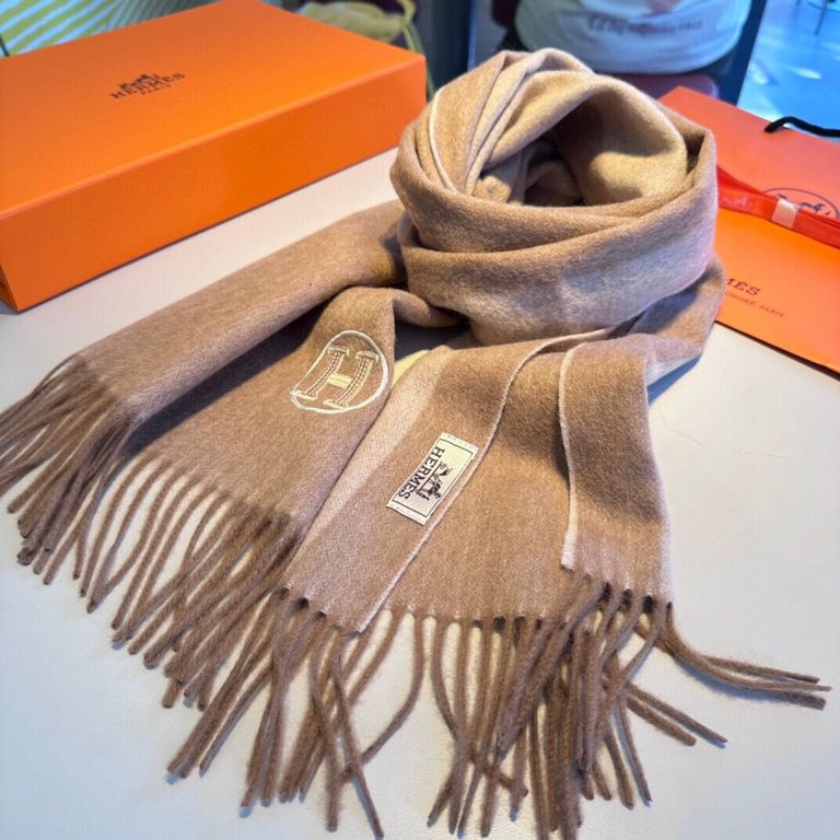 New 2023 Hermes men's and women's scarves and buy and cherish   ~ are export orders so it is more difficult to meet   things speak of few and fine   good-looking must be collected   this H family women's scarves, the sty