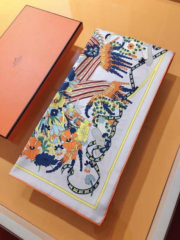 SHMS2271 Hermès [The Coronation of the Kings of the Seasons] 90cm silk square scarf, a lion with a sun-radiated mane of golden spikes, an eagle stealthily hiding behind the autumn leaves, a wolf gently trembling under th