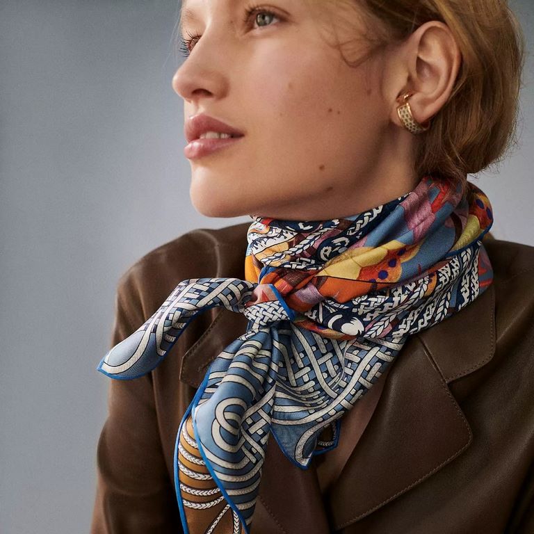 priceHigh-end customization   Buy all say good-looking   Recommended   [Guard Clothing double-sided two-color 90] silk square scarf, the top craftsmanship is super value   Hermes counter models    three-dimensional prese