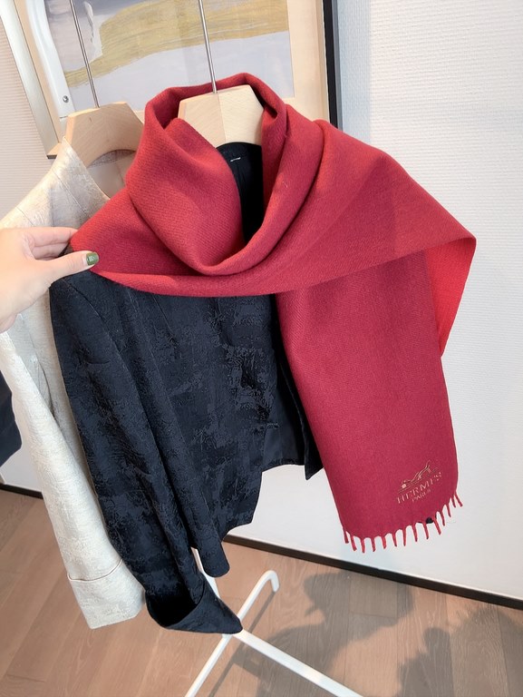 Heavy embroidery Double-faced cashmere Hermes Soft and delicate feel new     Hermes the latest counter staples   vacation and daily are very good with the model   order private flow 】 once you see it, you want to go on v