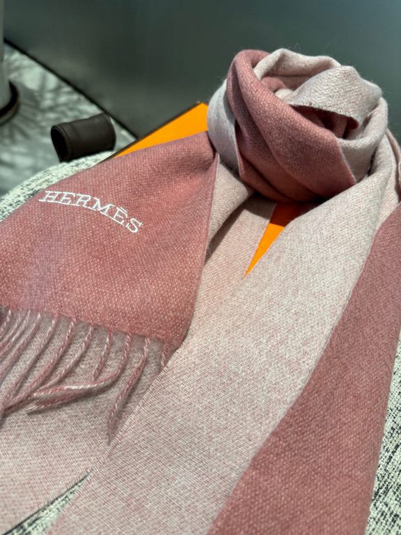 PriceHERMES   Hermes 2023 Paris fashion show business men and women universal double-sided cashmere shawl   OEM selected the best ultra-fine cashmere fibers for hand combing time-consuming and labor-intensive, and then s