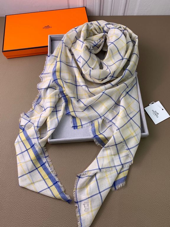 H home. [Counter original plaid four square scarf] 11 original quality! High-end irregular cut edge square scarf! High-end designer color matching are considered on the body effect and color saturation, the color will be