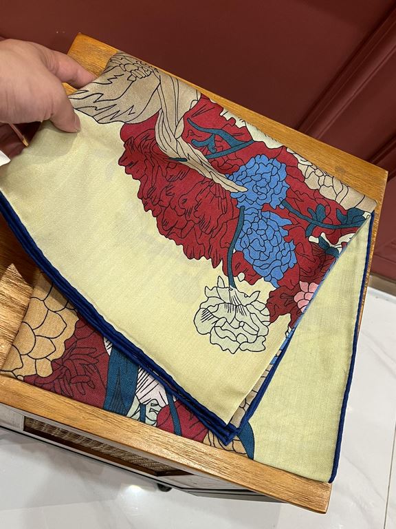 Price  Hermes New styles are coming~!Fashionable fall and winter ~ do not fear the long years, we will eventually be treated gently! The technology of double-sided printing and dyeing is used, and both sides are printed 