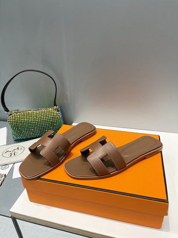 HERMES Hermes 2022 H Home New color update Classic works Multi-color choice let you love enough. Classic work Universal slippers, is the goddess are like on me oh! Really versatile, with pants or skirt are OK.Upper mater