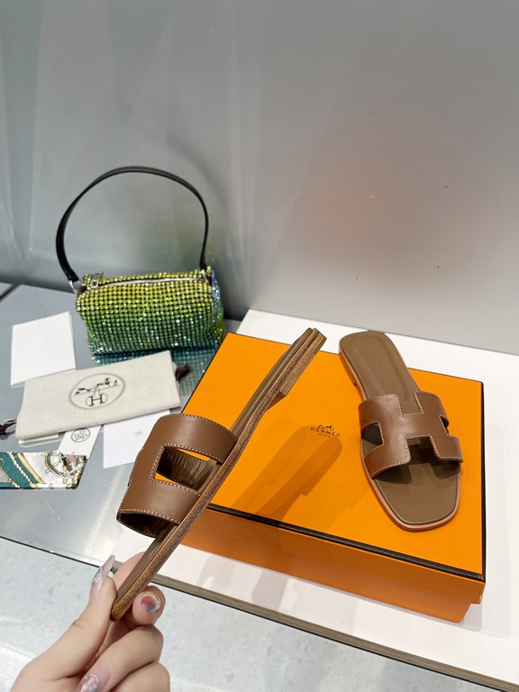 HERMES Hermes 2022 H Home New color update Classic works Multi-color choice let you love enough. Classic work Universal slippers, is the goddess are like on me oh! Really versatile, with pants or skirt are OK.Upper mater