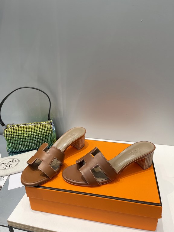 HERMES Hermes 2022 H Home New color update Classic works Multi-color choice let you love enough. Classic work Universal slippers, is the goddess are like on me oh! Really versatile, with pants or skirt are OK.Upper mater