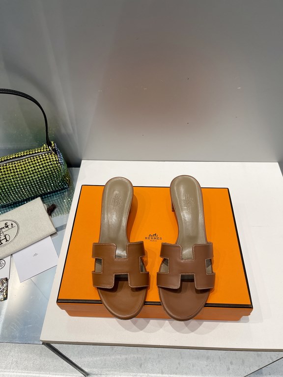 HERMES Hermes 2022 H Home New color update Classic works Multi-color choice let you love enough. Classic work Universal slippers, is the goddess are like on me oh! Really versatile, with pants or skirt are OK.Upper mater