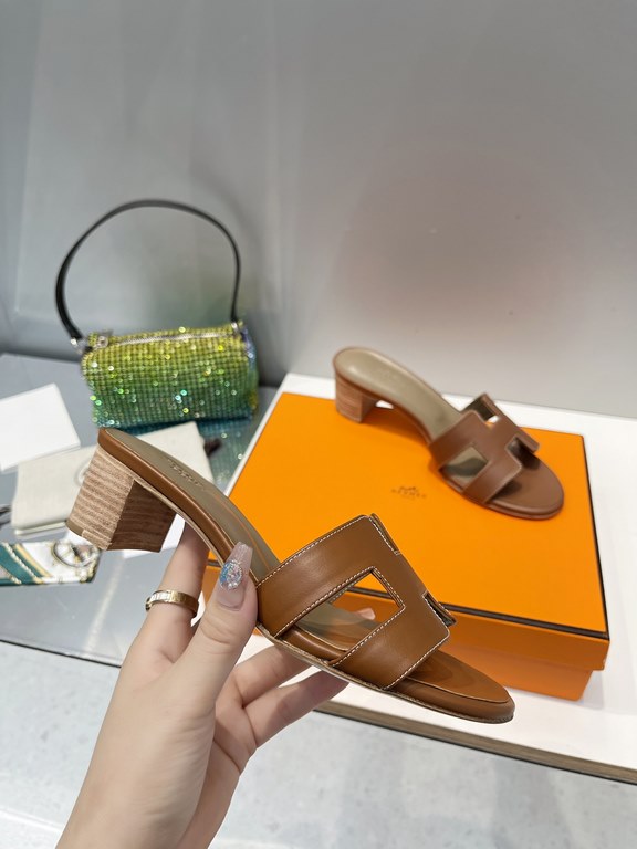 HERMES Hermes 2022 H Home New color update Classic works Multi-color choice let you love enough. Classic work Universal slippers, is the goddess are like on me oh! Really versatile, with pants or skirt are OK.Upper mater