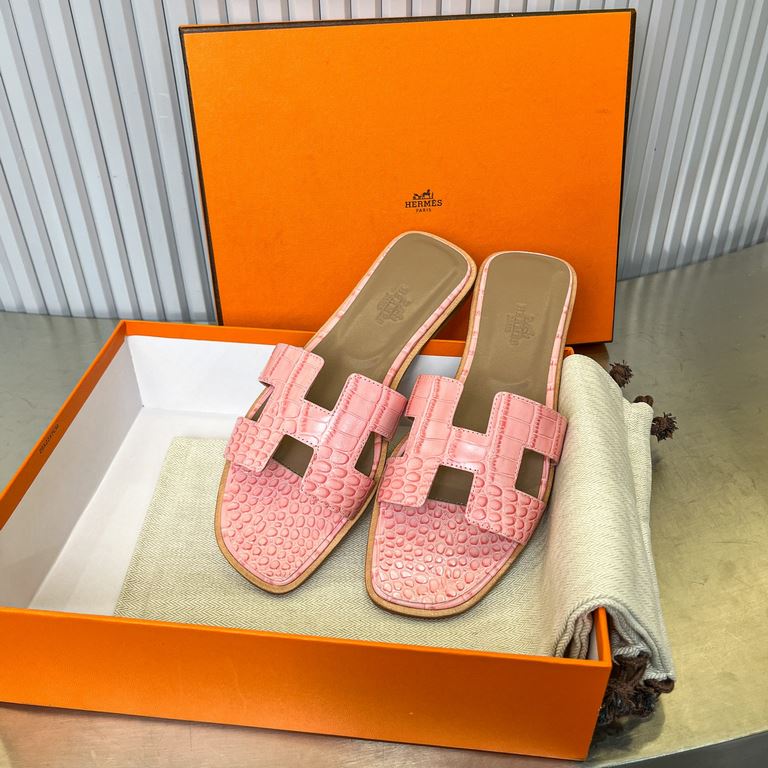 Crocodile pattern new color, two-color effect, new revision (Hermès) Packaging upgrade, version of the workmanship material upgrade.Hermes  market highest version of pure handmade shoes   Top Product Hermes Slippers  ---