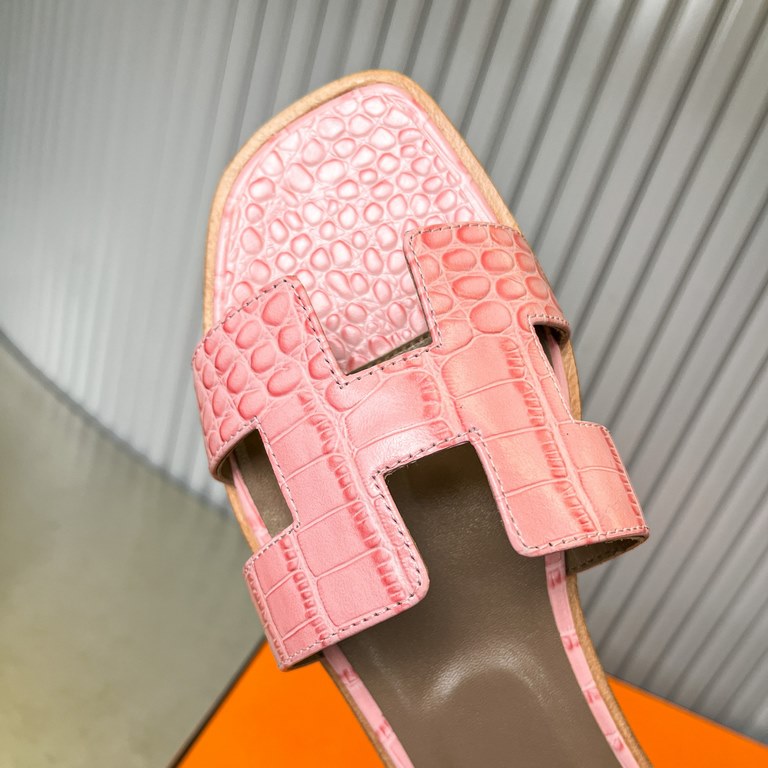 Crocodile pattern new color, two-color effect, new revision (Hermès) Packaging upgrade, version of the workmanship material upgrade.Hermes  market highest version of pure handmade shoes   Top Product Hermes Slippers  ---