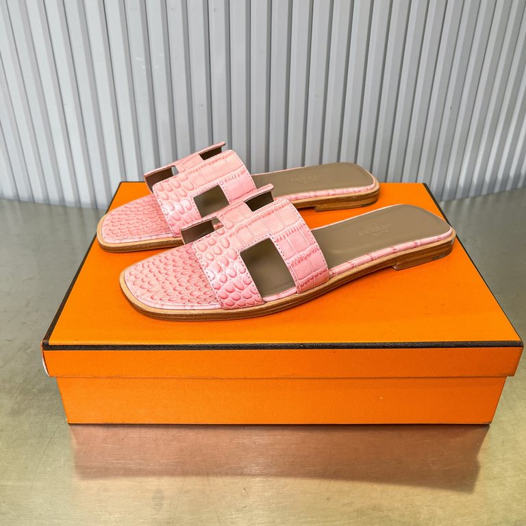 Crocodile pattern new color, two-color effect, new revision (Hermès) Packaging upgrade, version of the workmanship material upgrade.Hermes  market highest version of pure handmade shoes   Top Product Hermes Slippers  ---