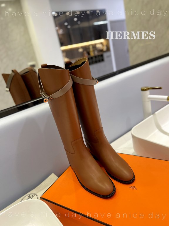 top quality productions      Hermes   The most iconic western boot of all time Elegant style that creates a different feel!  It's the indispensable combat boot in your shoe closet! Simple and airy style, the highest vers