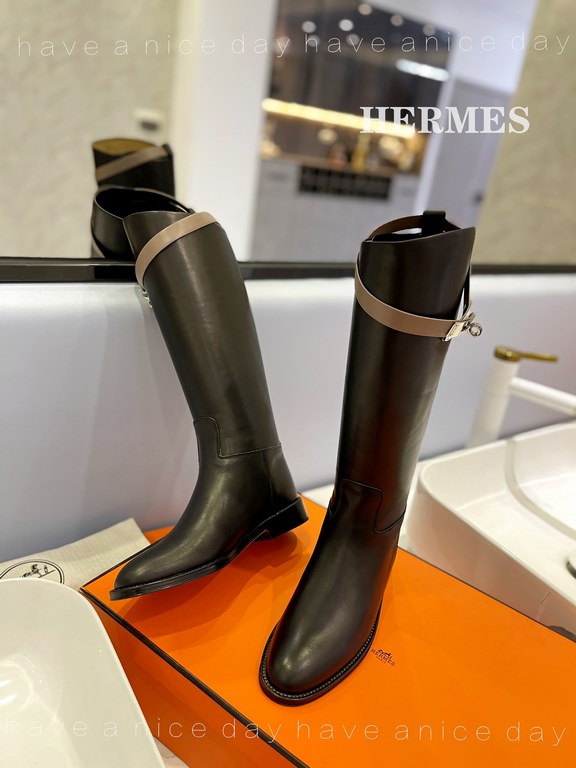 top quality productions      Hermes   The most iconic western boot of all time Elegant style that creates a different feel!  It's the indispensable combat boot in your shoe closet! Simple and airy style, the highest vers