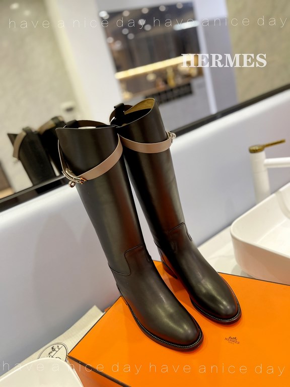 top quality productions      Hermes   The most iconic western boot of all time Elegant style that creates a different feel!  It's the indispensable combat boot in your shoe closet! Simple and airy style, the highest vers