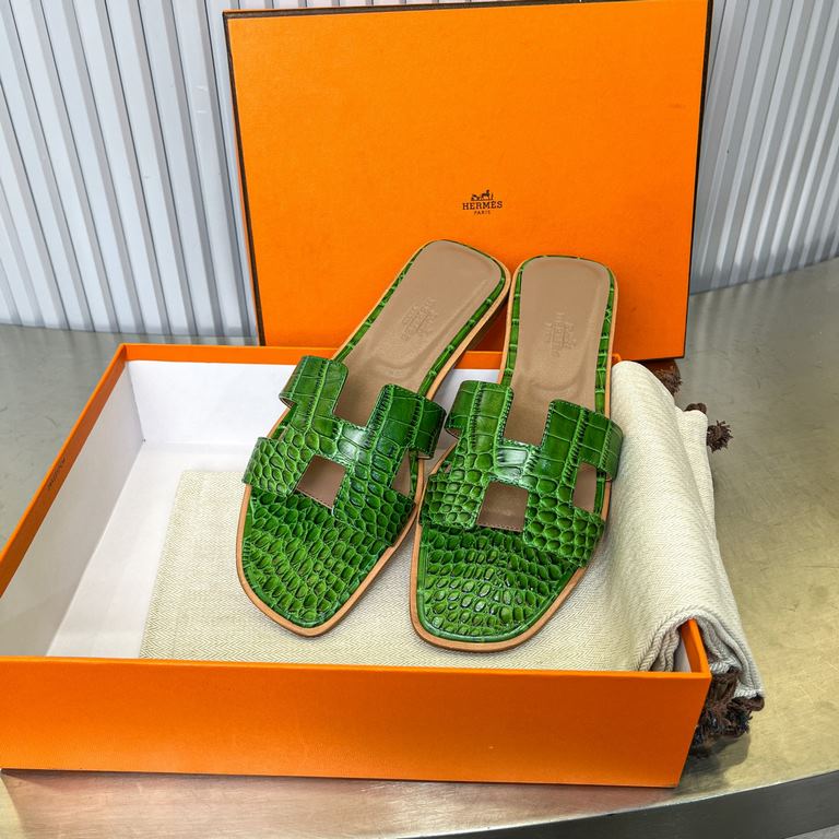 Crocodile pattern new color, two-color effect, new revision (Hermès) Packaging upgrade, version of the workmanship material upgrade.Hermes  market highest version of pure handmade shoes   Top Product Hermes Slippers  ---