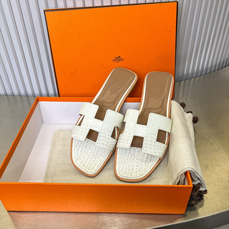 Crocodile pattern new color, two-color effect, new revision (Hermès) Packaging upgrade, version of the workmanship material upgrade.Hermes  market highest version of pure handmade shoes   Top Product Hermes Slippers  ---