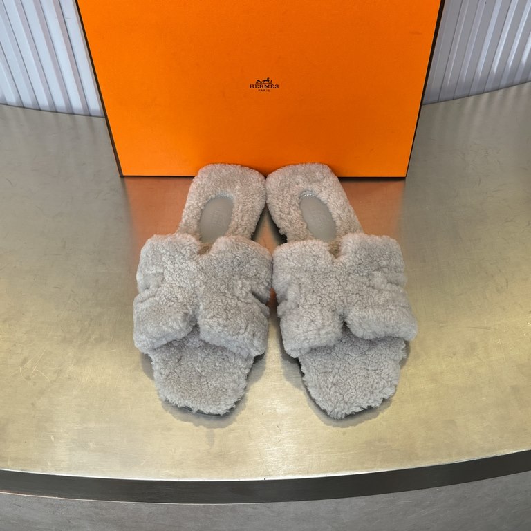 New color, lambswool. Newly revamped (Hermès) Packaging upgraded, version of the workmanship materials upgraded.Hermes  market highest version pure handmade shoes   Top Product Hermes Slippers  ----------Early fall new m