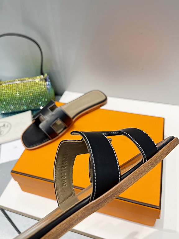 HERMES Hermes 2022 H Home New color update Classic works Multi-color choice let you love enough. Classic work Universal slippers, is the goddess are like on me oh! Really versatile, with pants or skirt are OK.Upper mater