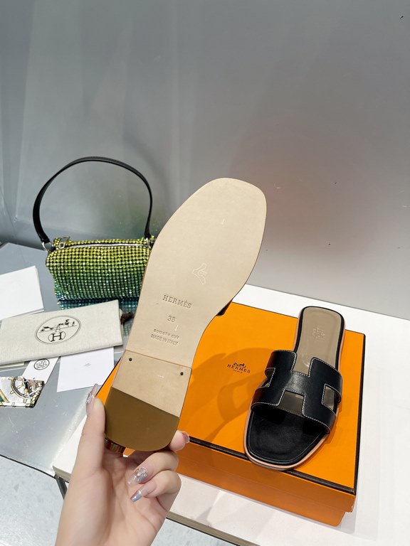 HERMES Hermes 2022 H Home New color update Classic works Multi-color choice let you love enough. Classic work Universal slippers, is the goddess are like on me oh! Really versatile, with pants or skirt are OK.Upper mater