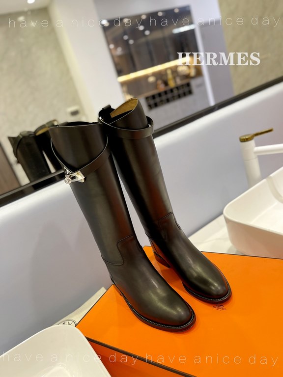 top quality productions      Hermes   The most iconic western boot of all time Elegant style that creates a different feel!  It's the indispensable combat boot in your shoe closet! Simple and airy style, the highest vers