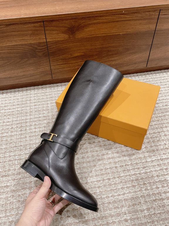 ' # Tods the latest section of the side zipper boots, British style, BV boots wind blowing a lot, don't want to follow the wind, Hermes is also a lot of people into the, want to be different, Tods this pair of proper int