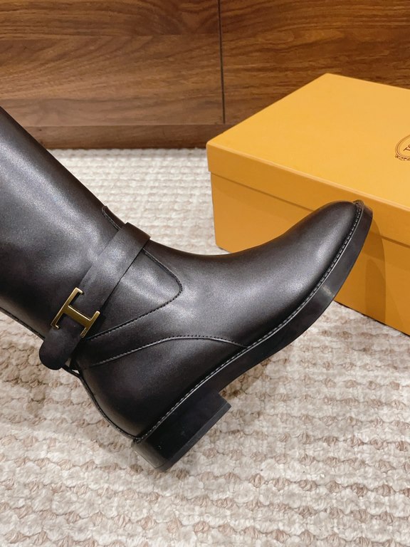 ' # Tods the latest section of the side zipper boots, British style, BV boots wind blowing a lot, don't want to follow the wind, Hermes is also a lot of people into the, want to be different, Tods this pair of proper int