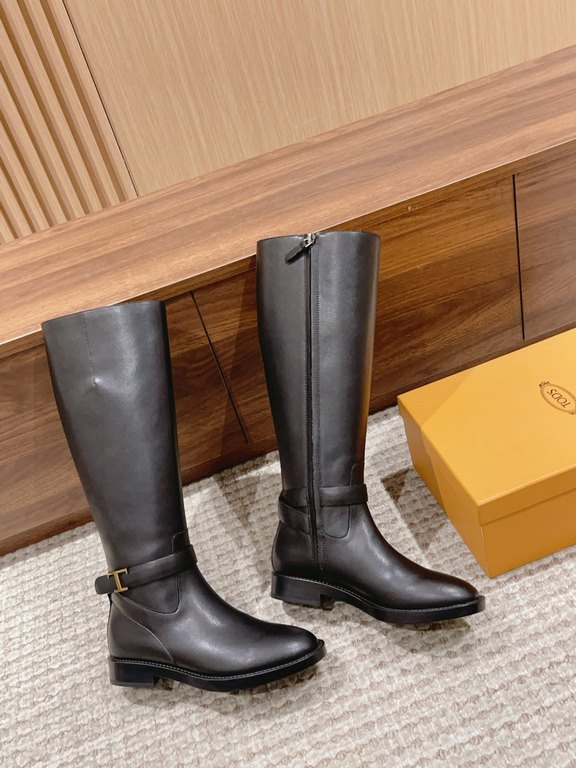 ' # Tods the latest section of the side zipper boots, British style, BV boots wind blowing a lot, don't want to follow the wind, Hermes is also a lot of people into the, want to be different, Tods this pair of proper int