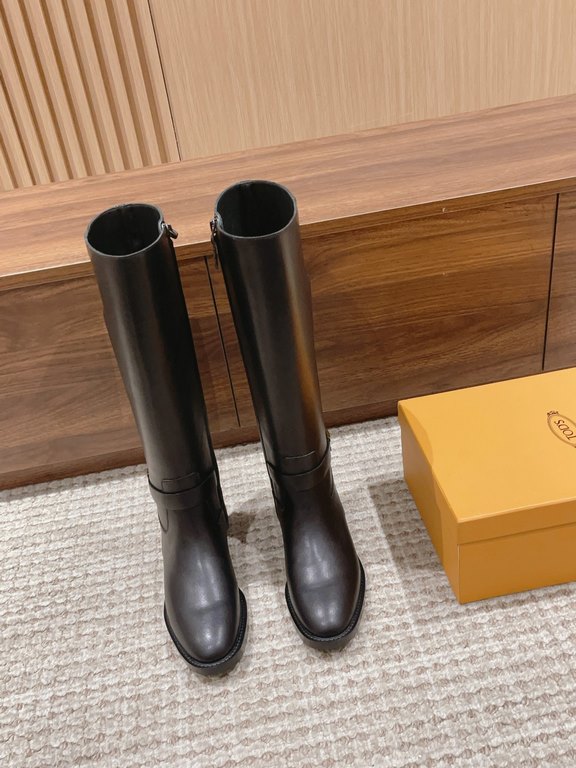 ' # Tods the latest section of the side zipper boots, British style, BV boots wind blowing a lot, don't want to follow the wind, Hermes is also a lot of people into the, want to be different, Tods this pair of proper int