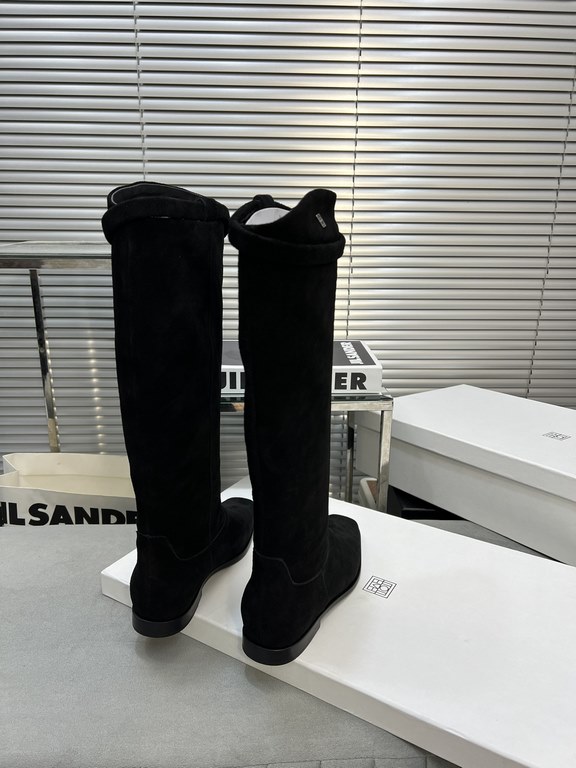 Factory priceThis year a very hot niche brand boots, Toteme tall boots square head riding boots long women's boots!Toteme these boots should be Hermes flat replacement New York blogger's ultra-modern classic fall and win