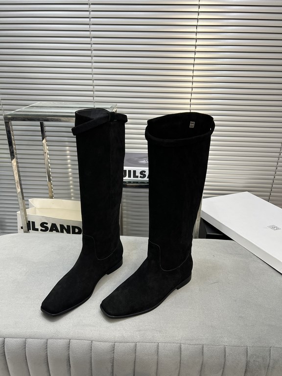 Factory priceThis year a very hot niche brand boots, Toteme tall boots square head riding boots long women's boots!Toteme these boots should be Hermes flat replacement New York blogger's ultra-modern classic fall and win