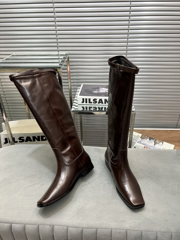 Factory priceThis year a very hot niche brand boots, Toteme tall boots square head riding boots long women's boots!Toteme these boots should be Hermes flat replacement New York blogger's ultra-modern classic fall and win