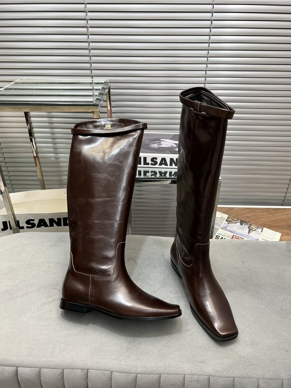 Factory priceThis year a very hot niche brand boots, Toteme tall boots square head riding boots long women's boots!Toteme these boots should be Hermes flat replacement New York blogger's ultra-modern classic fall and win