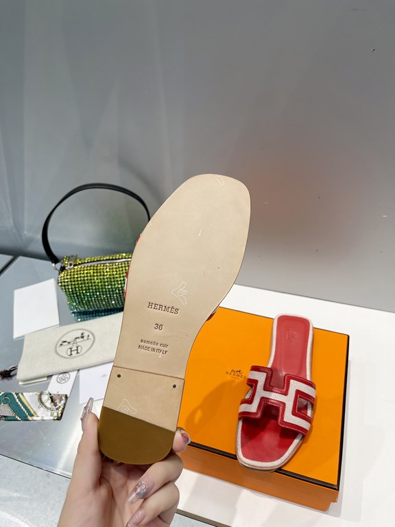 HERMES Hermes 2022 H Home New color update Classic works Multi-color choice let you love enough. Classic work Universal slippers, is the goddess are like on me oh! Really versatile, with pants or skirt are OK.Upper mater