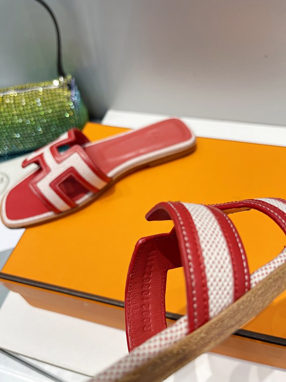 HERMES Hermes 2022 H Home New color update Classic works Multi-color choice let you love enough. Classic work Universal slippers, is the goddess are like on me oh! Really versatile, with pants or skirt are OK.Upper mater