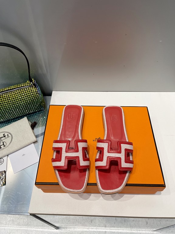 HERMES Hermes 2022 H Home New color update Classic works Multi-color choice let you love enough. Classic work Universal slippers, is the goddess are like on me oh! Really versatile, with pants or skirt are OK.Upper mater