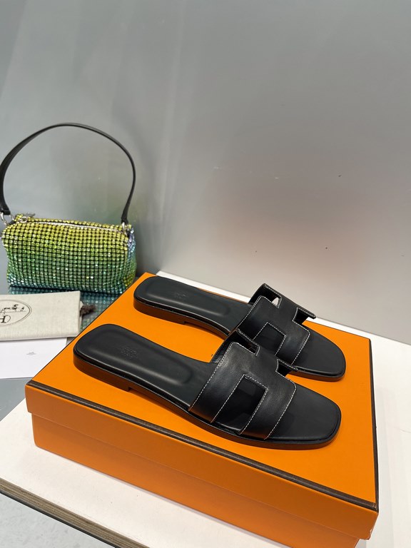 HERMES Hermes 2022 H Home New color update Classic works Multi-color choice let you love enough. Classic work Universal slippers, is the goddess are like on me oh! Really versatile, with pants or skirt are OK.Upper mater