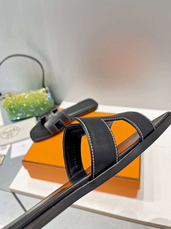 HERMES Hermes 2022 H Home New color update Classic works Multi-color choice let you love enough. Classic work Universal slippers, is the goddess are like on me oh! Really versatile, with pants or skirt are OK.Upper mater