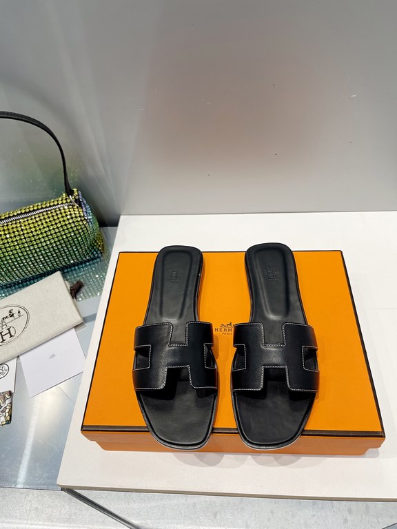 HERMES Hermes 2022 H Home New color update Classic works Multi-color choice let you love enough. Classic work Universal slippers, is the goddess are like on me oh! Really versatile, with pants or skirt are OK.Upper mater